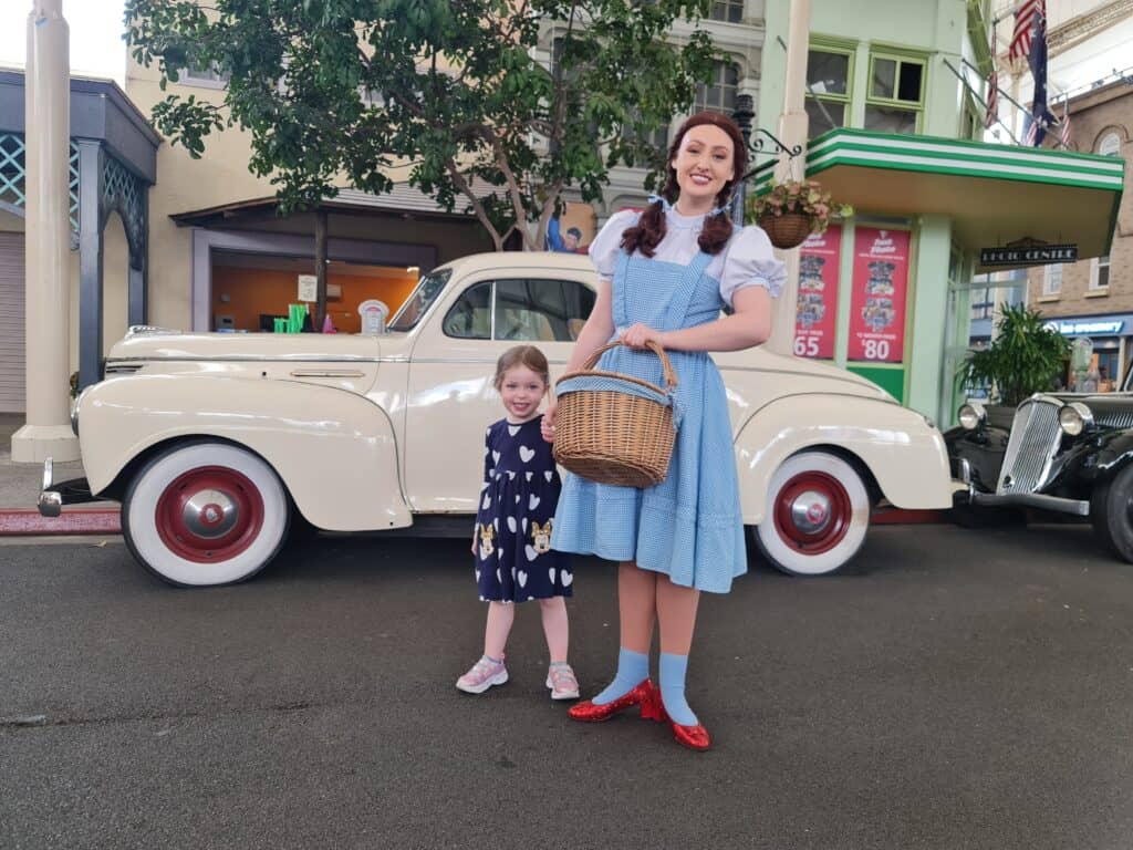 Movie World ivy and Dorothy Movie World ivy and Dorothy